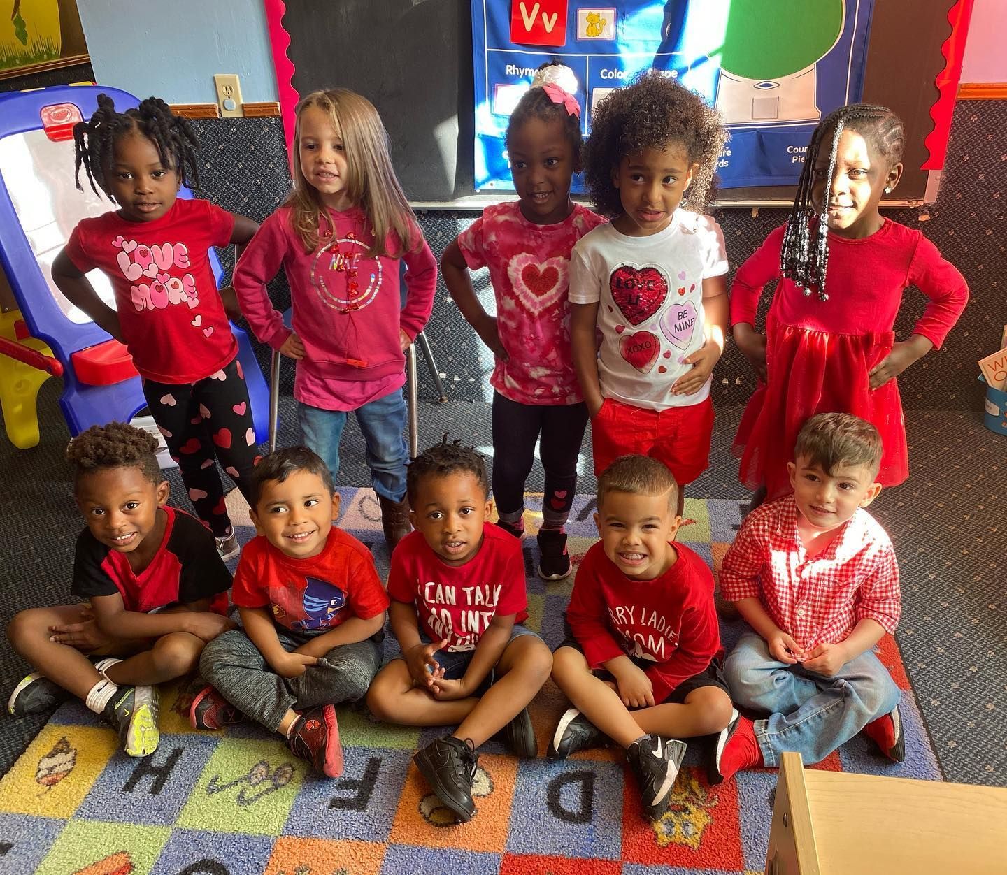 A group of children are posing for a picture in a classroom.