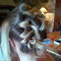 acconciatura elegante per cerimonie