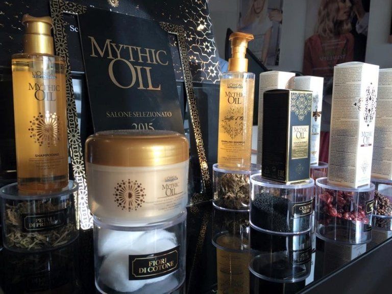 prodotti per la cura del capello del marchio Mythic Oil
