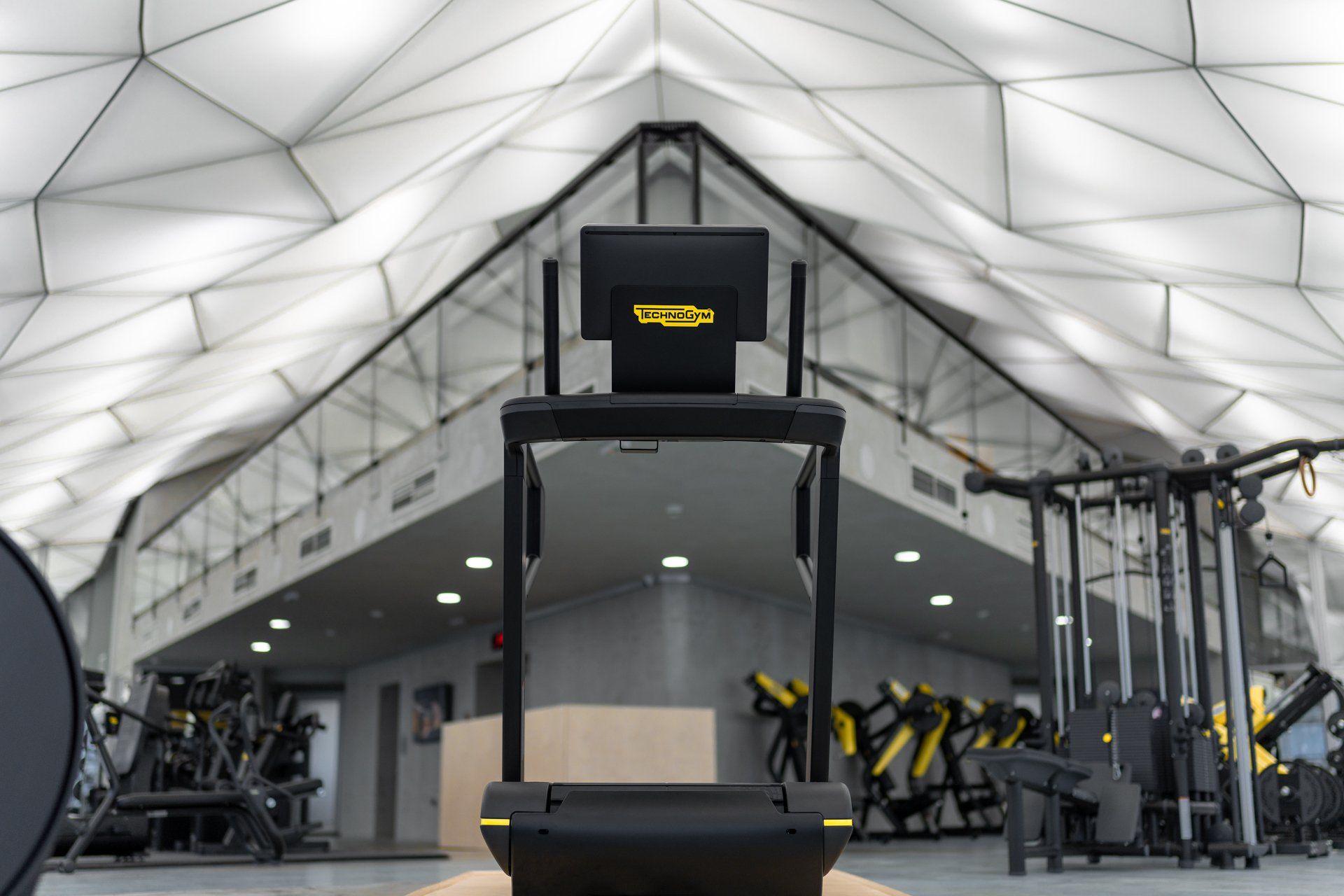 a treadmill is sitting in the middle of a gym .