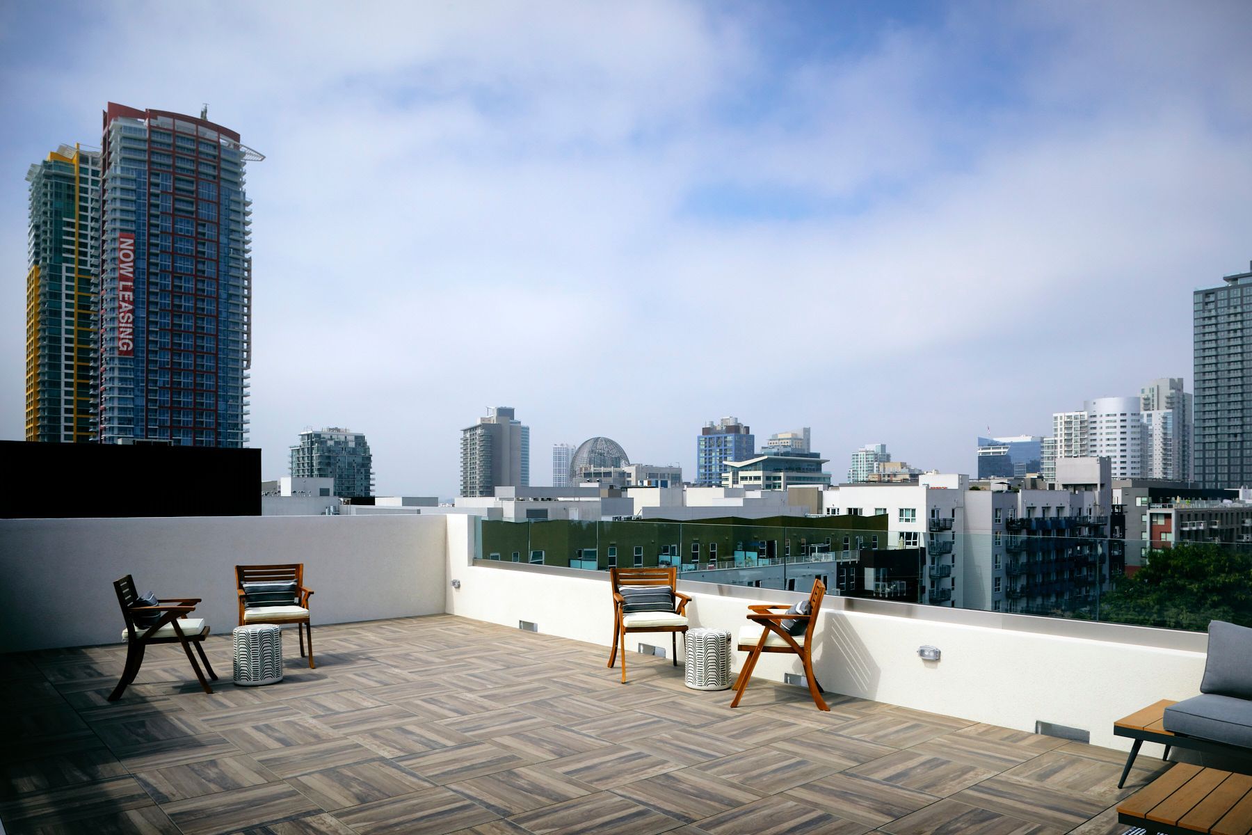 The Leo Exterior Rooftop Photo