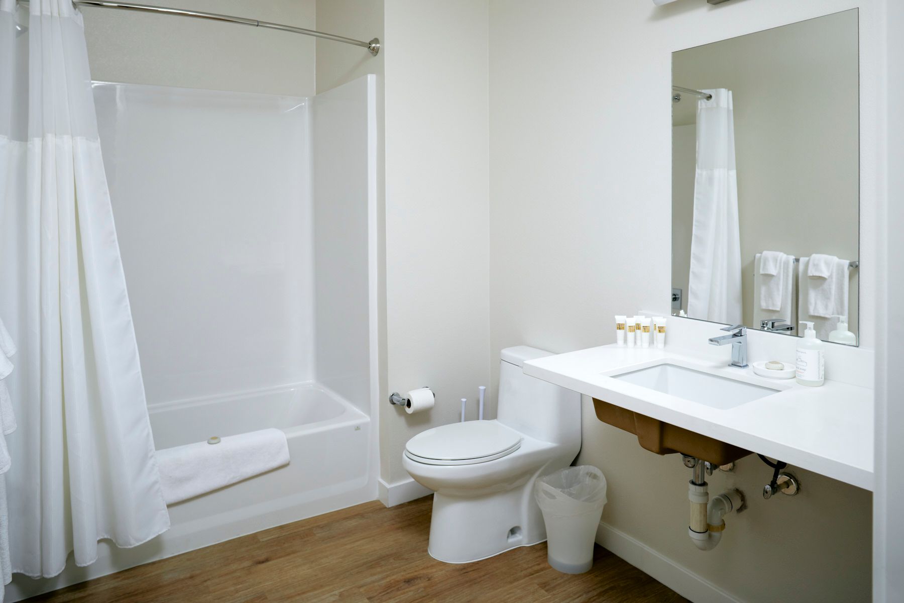 The Leo Interior Bathroom Photo