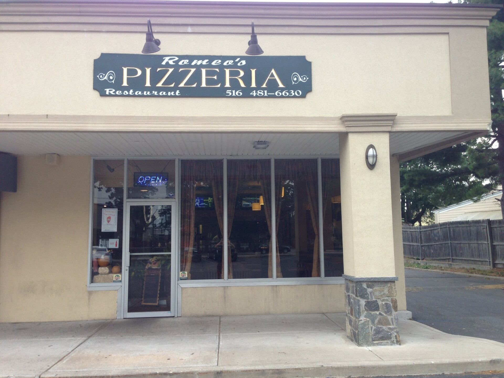 front of pizzeria and restaurant called romeo 's in franklin sqaure