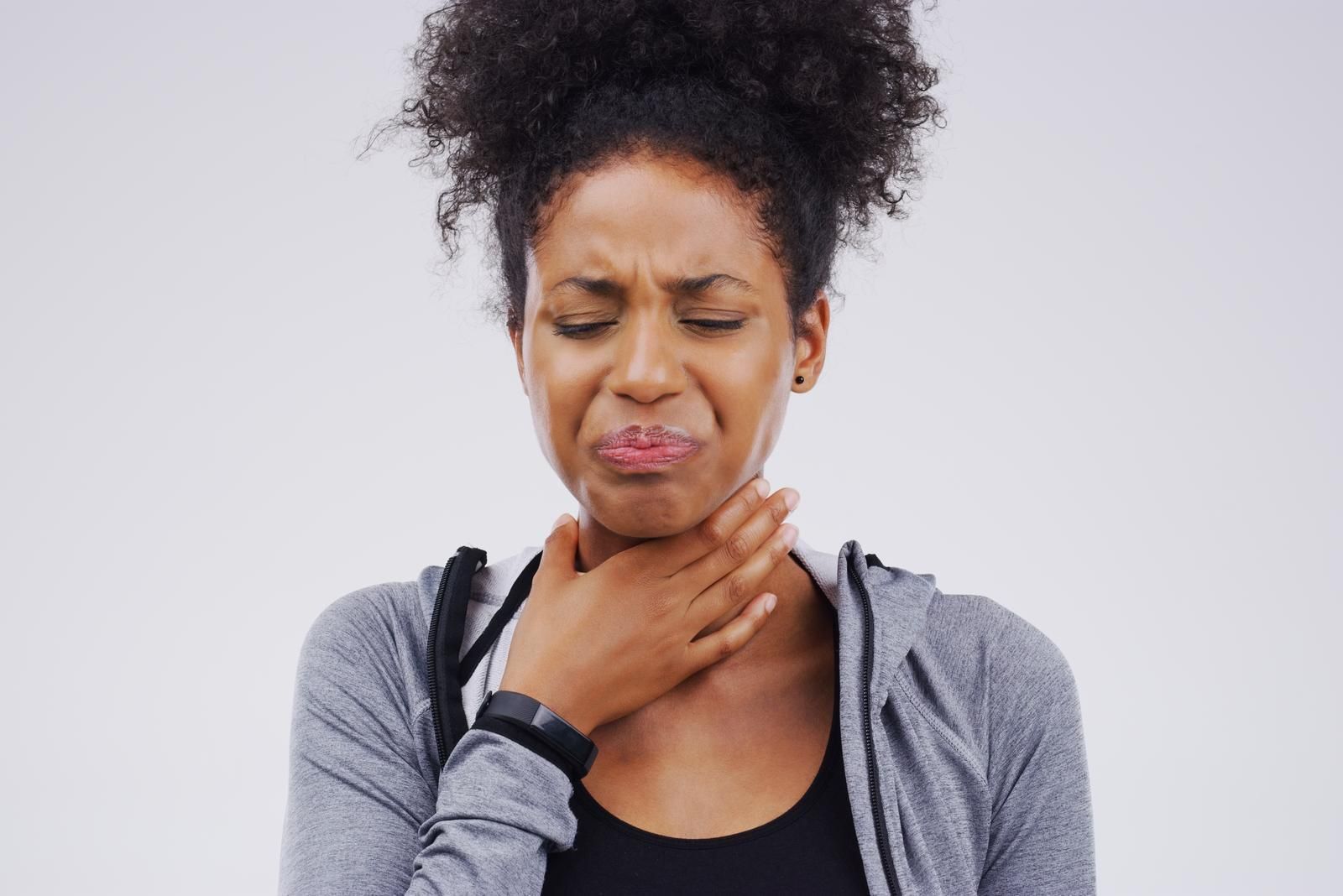 woman-suffering-from-itchy-throat-and-constant-throat-clearing