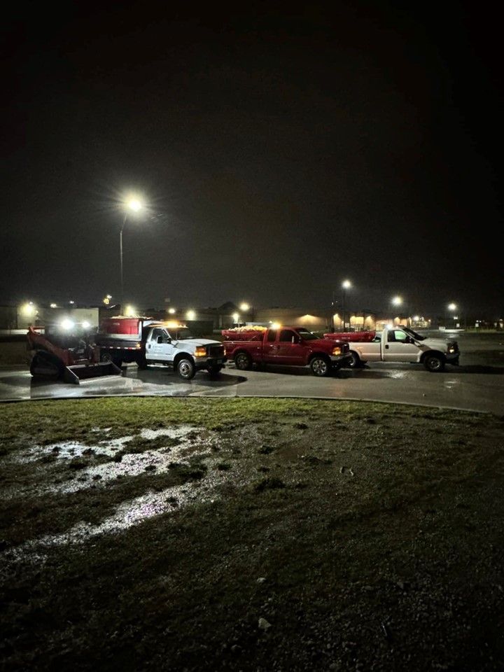 A group of trucks are parked in a parking lot at night – Mt. Washington, KY - Beck’s
