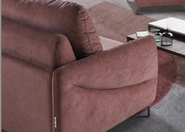 dettaglio tessuto di rivestimento sfoderabile divano letto rosso antico da tronu arredamenti a cagliari