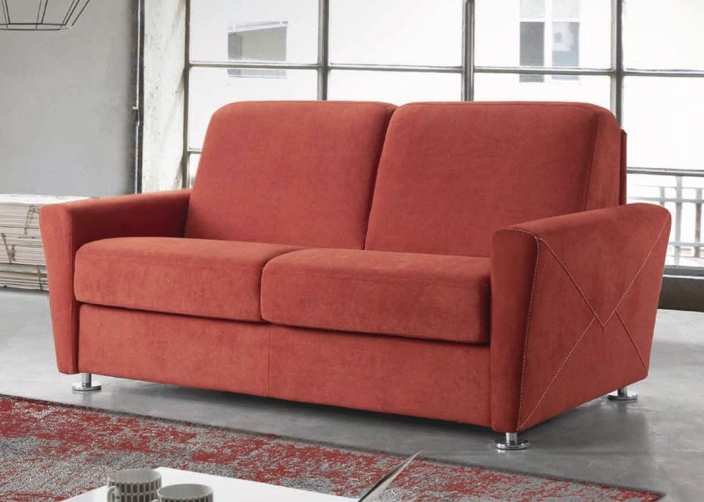 divano letto rosso con piedini in acciaio da tronu arredamenti a cagliari
