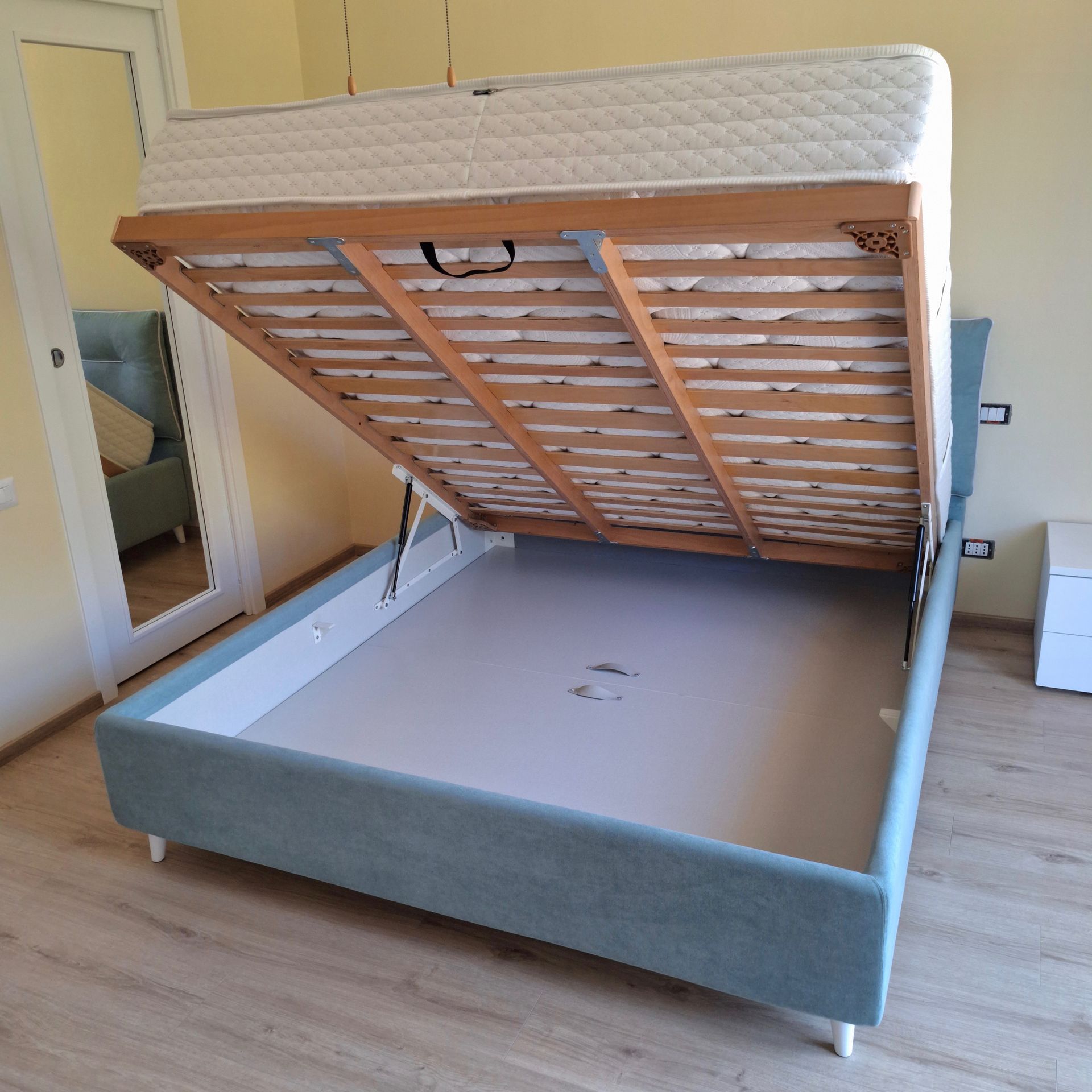 letto con contenitore e materasso manifattura falomo da tronu arredamenti a cagliari