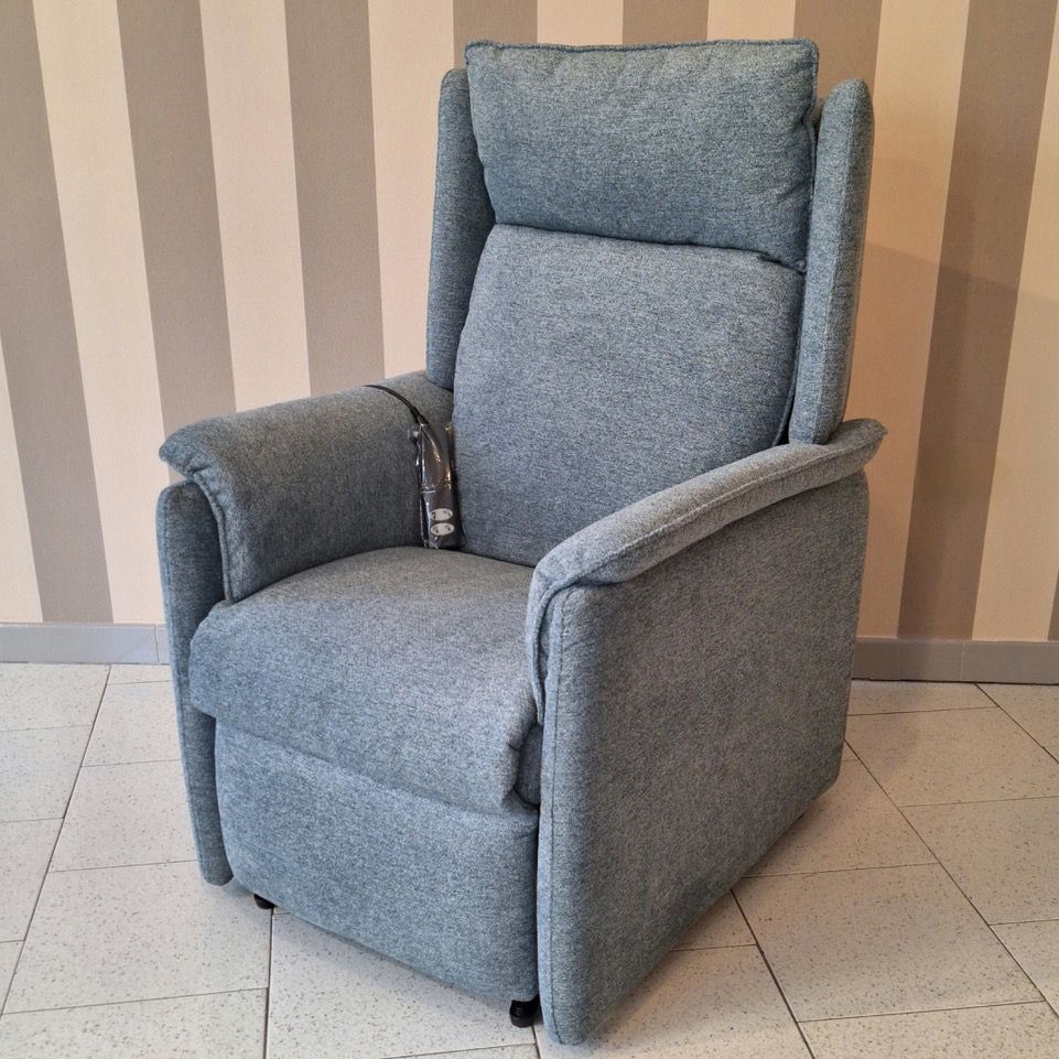 esposizione poltrona relax da tronu arredamenti a cagliari