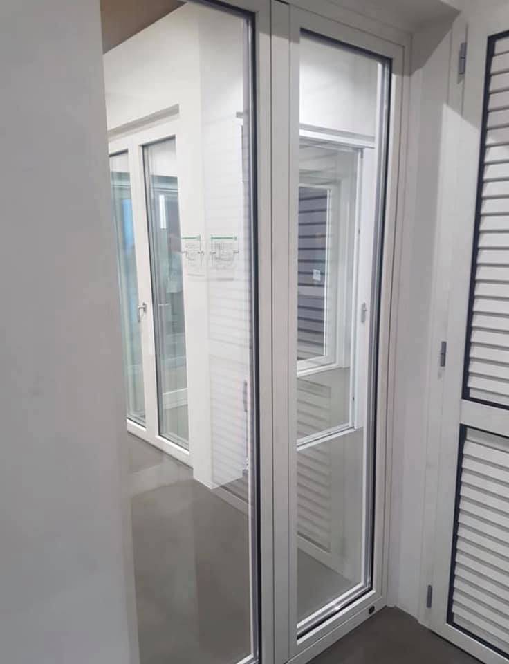 balconi in alluminio bianco