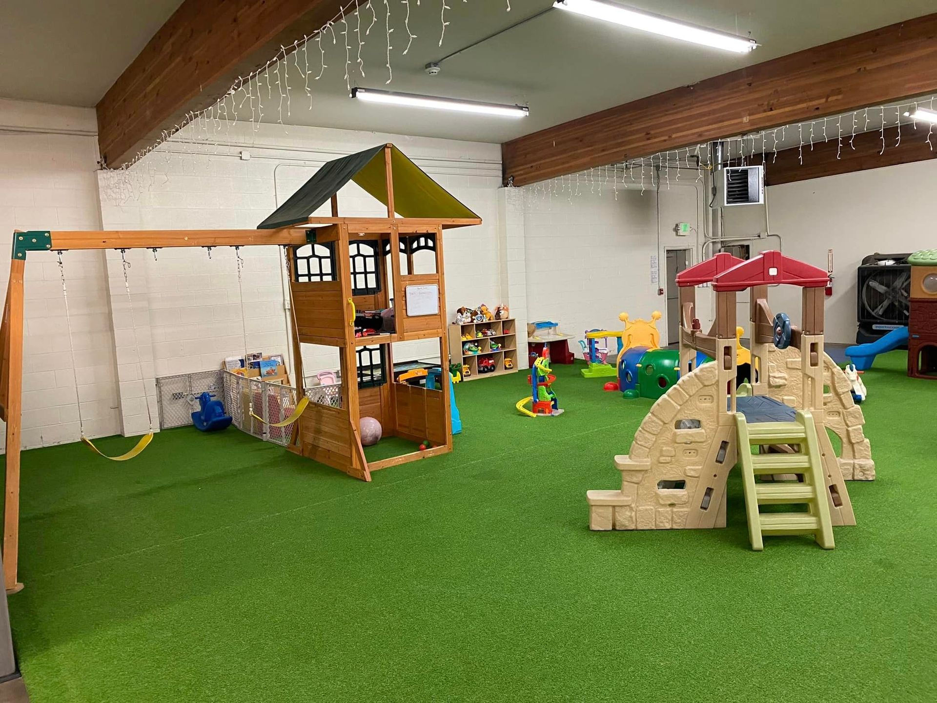 A Large Room Filled with Lots of Toys and A Playground – Oroville, CA – Aunt Sherrie's Preschool
