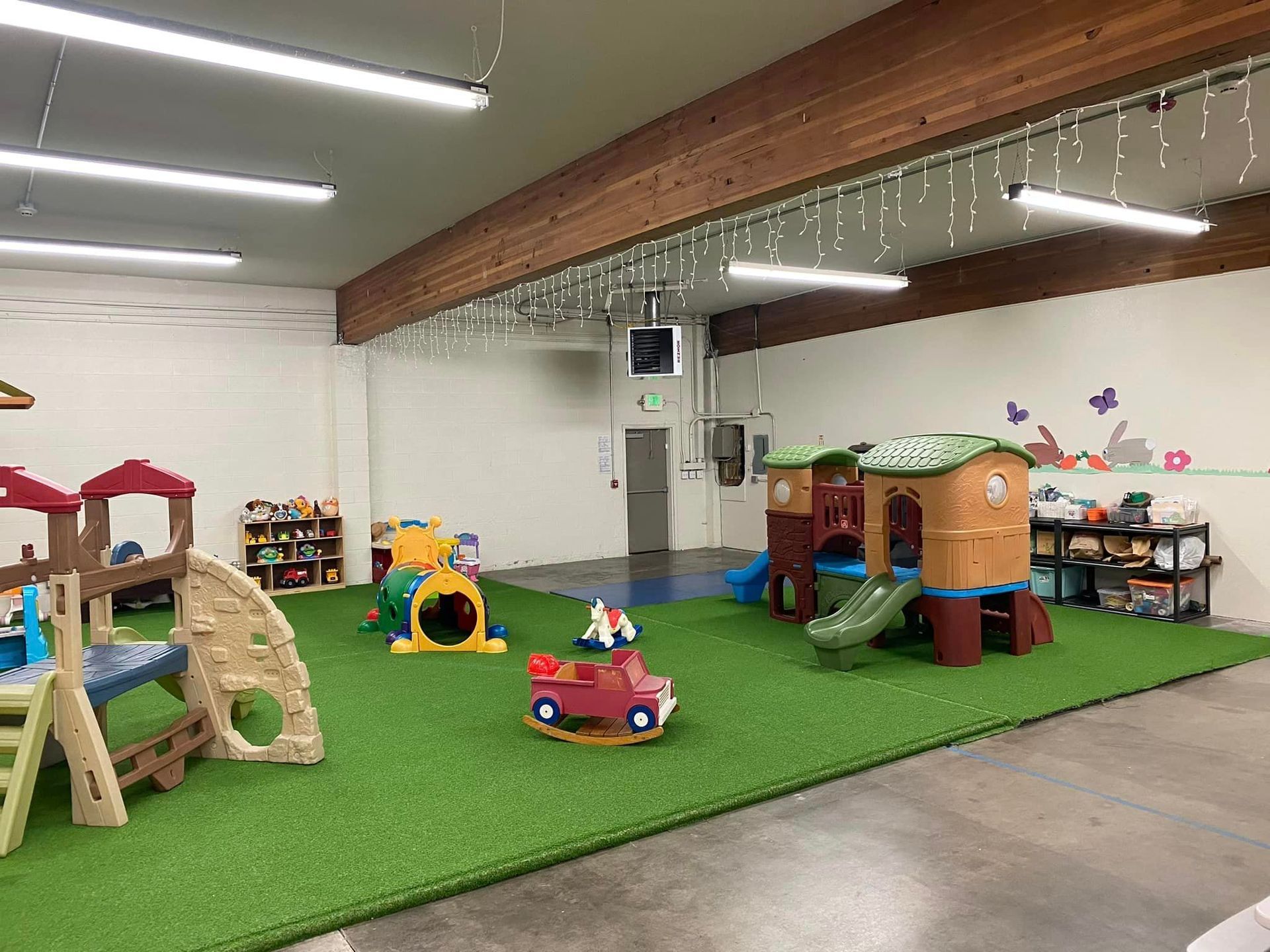 A Large Room Filled with Lots of Toys and A Slide – Oroville, CA – Aunt Sherrie's Preschool