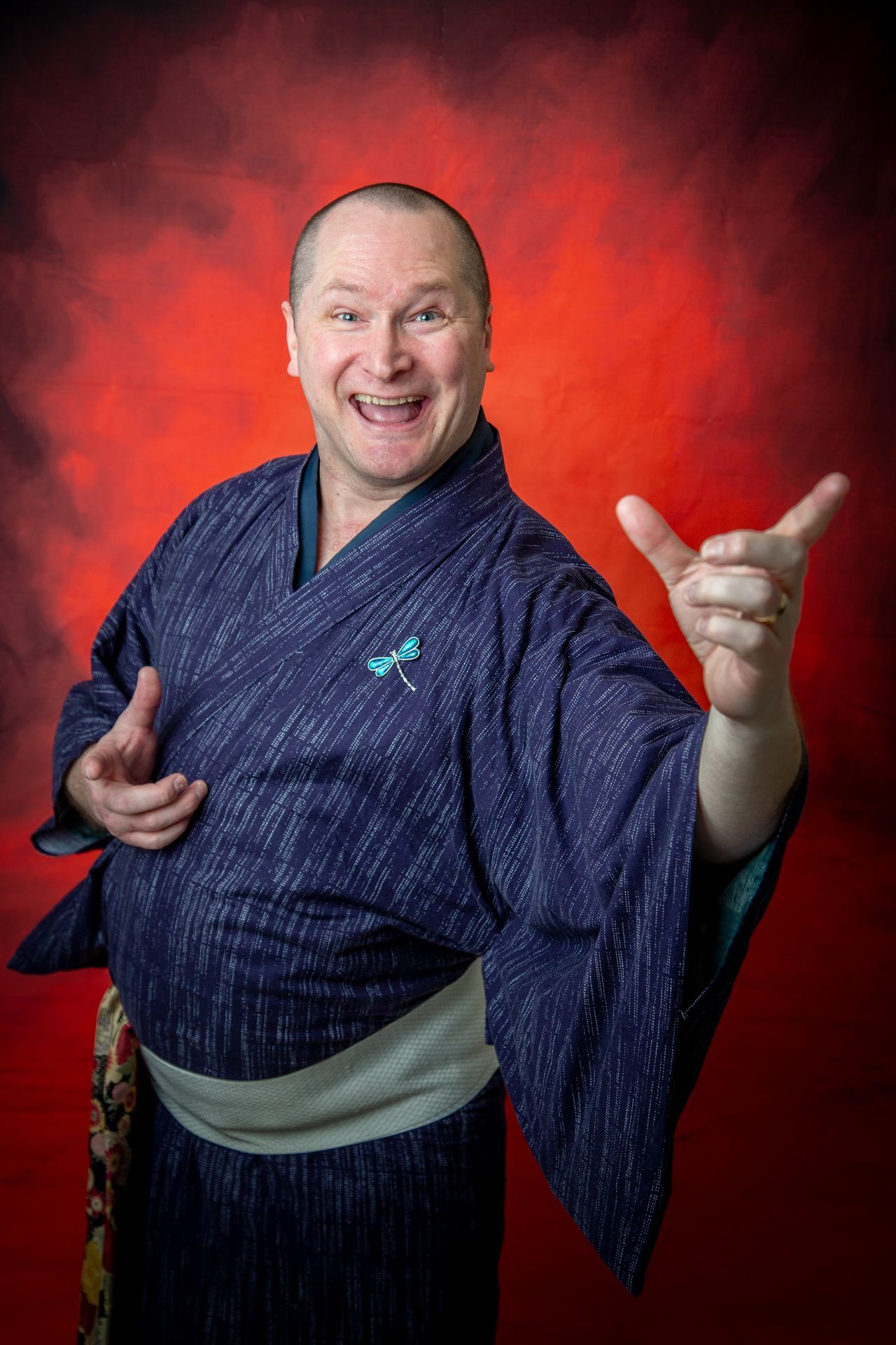 Enka singer wearing blue Japanese kimono.
