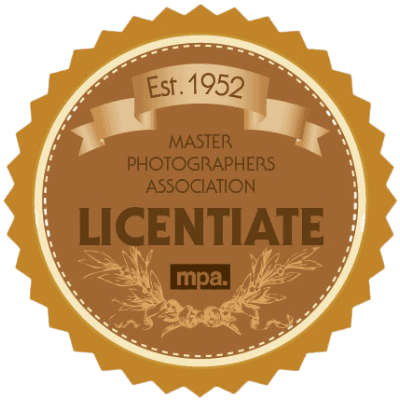 A badge that says master photographers association licentiate mpa