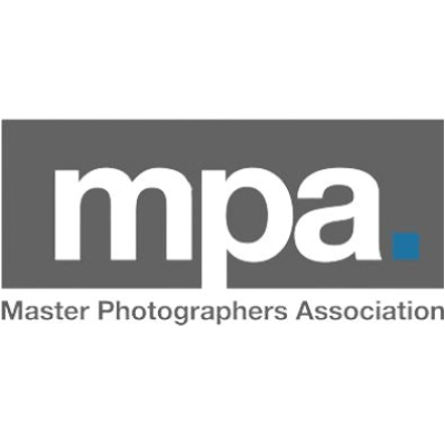 A logo for the master photographers association