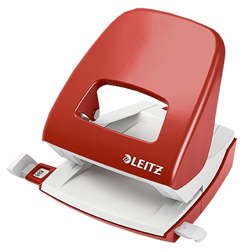 Perforadora de papel Leitz roja con base y mango blancos, vista desde el frente.