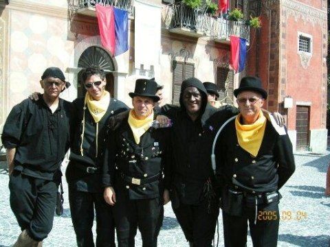 festa in maschera vestiti da spazzacamini