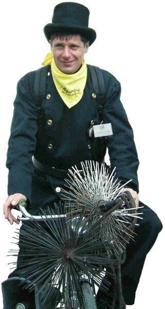 spazzacamino in bicicletta