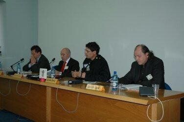 conferenza stampa con spazzacamino