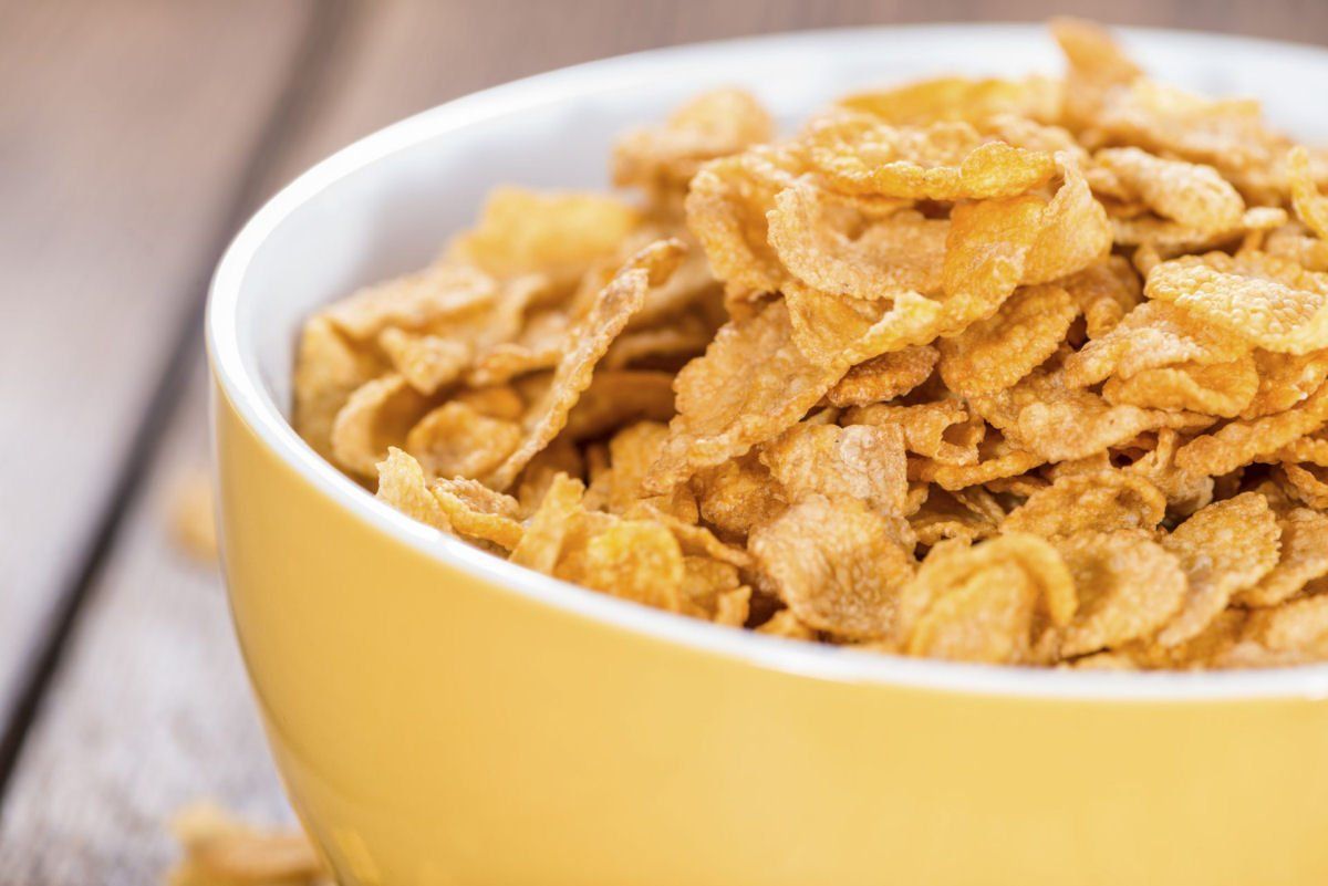 O corn flakes natural além de eles serem rápidos e fáceis de preparar são também ricos em ferro, fib
