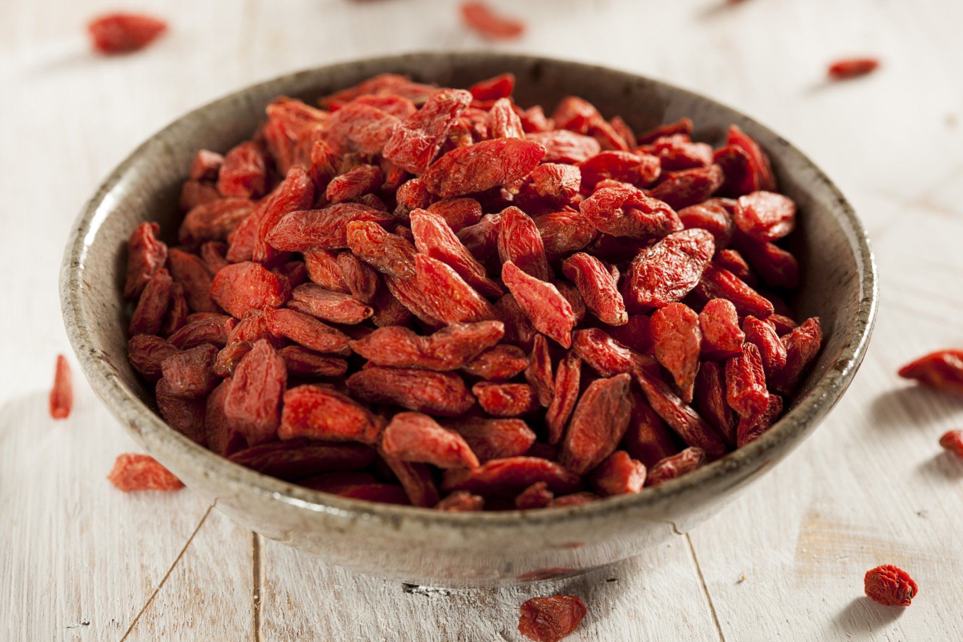 Uma frutinha vermelho alaranjada com incríveis propriedades .