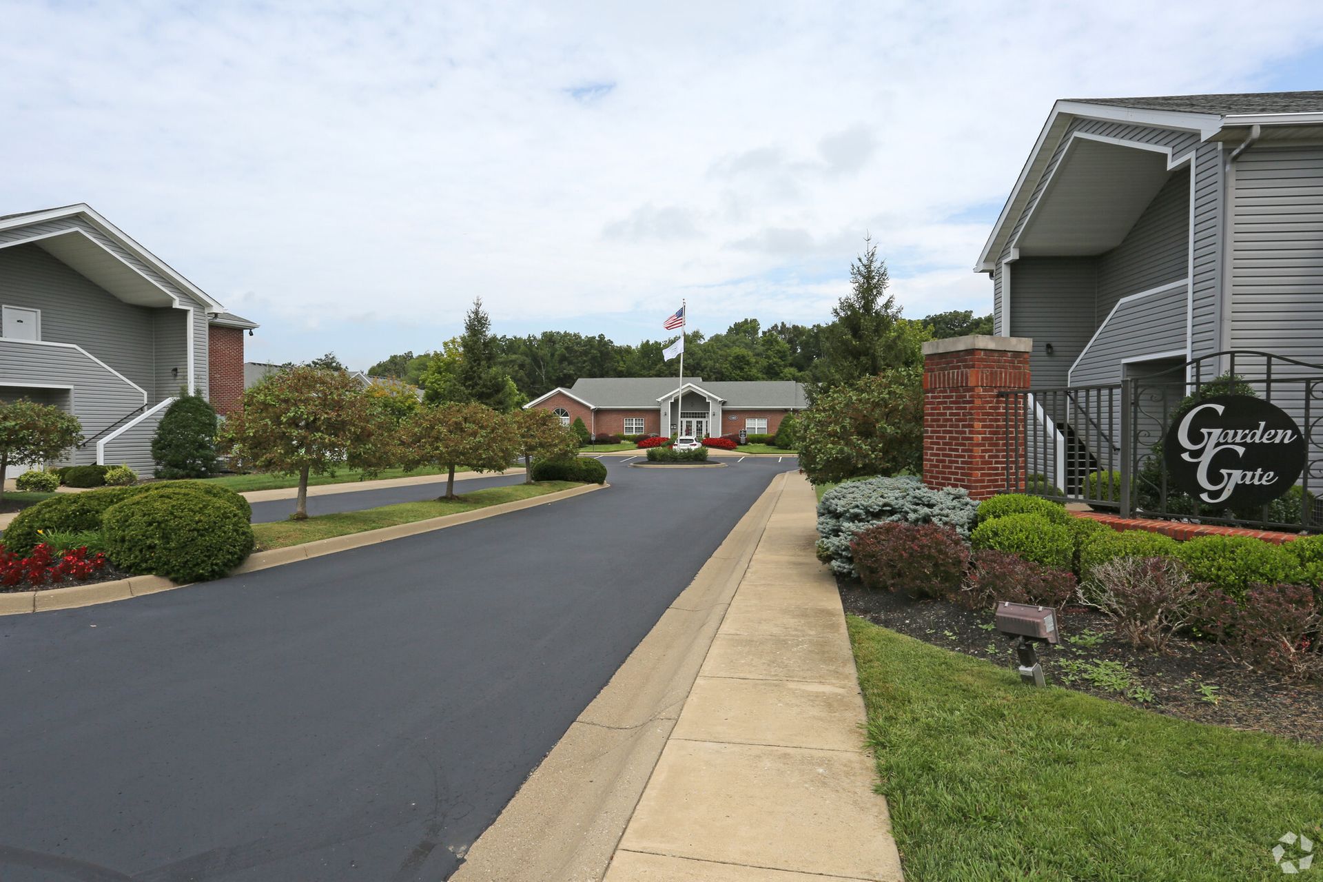 A street with a sign that says ' georgian gate ' on it