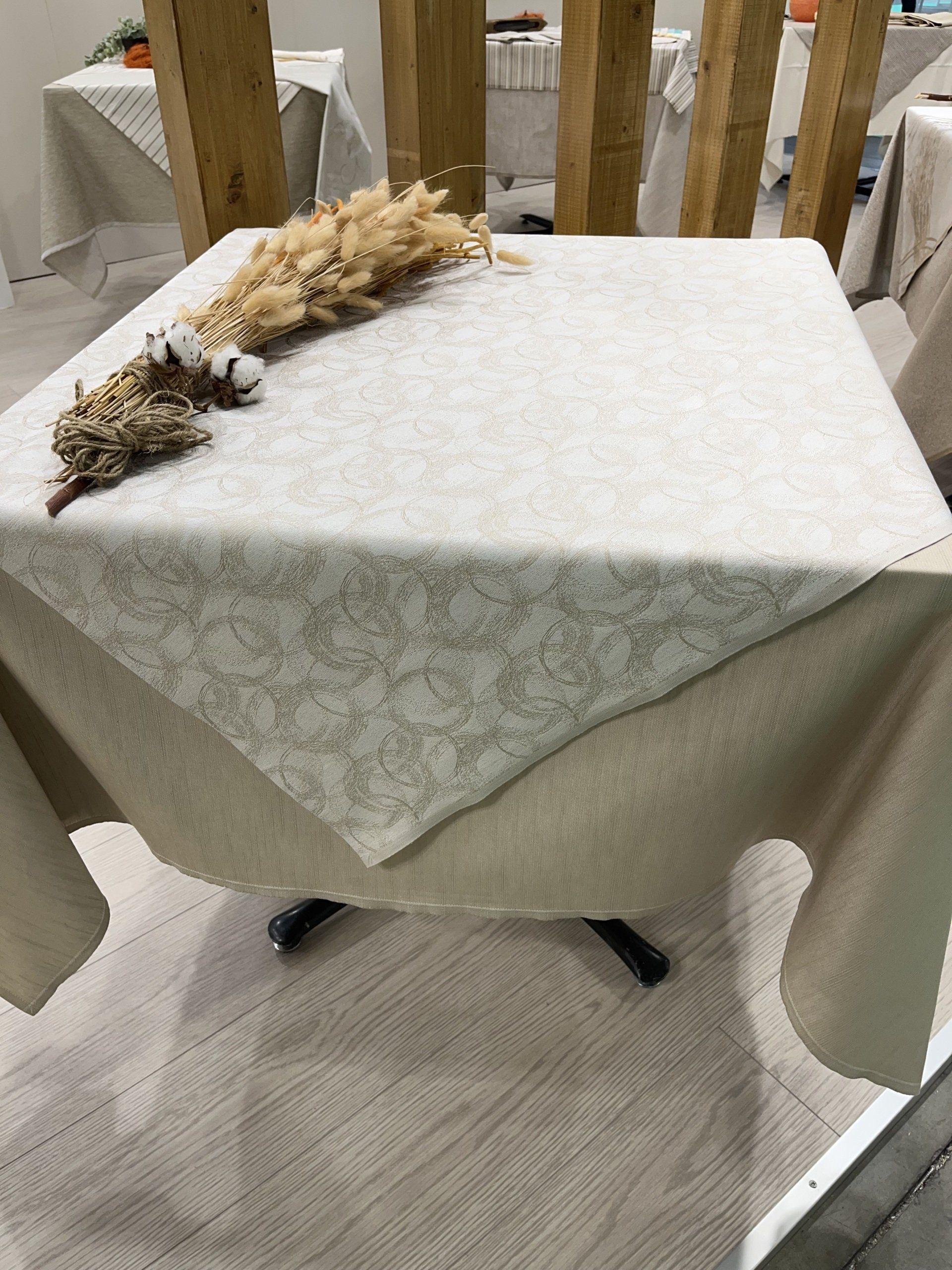 Fabric production for laundries in white Leffe