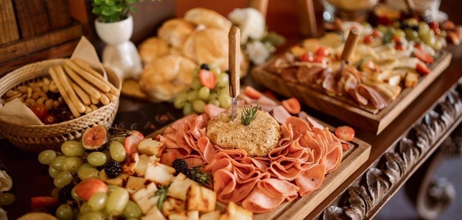 Christmas Charcuterie Board: How to Build a Holiday Spread 