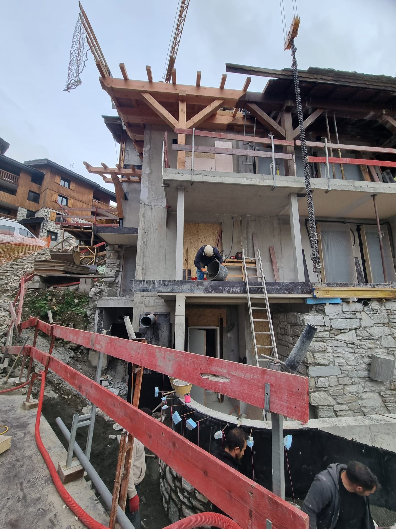 Charpentes Bois & Montagne, réalisation 3 de travaux de charpente, toitures, couvertures, zinguerie, ossature bois en Savoie