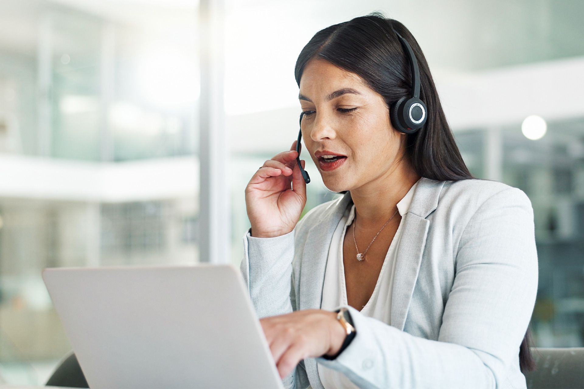 What are the Benefits of Hiring a Virtual Receptionist? - Aspen Media