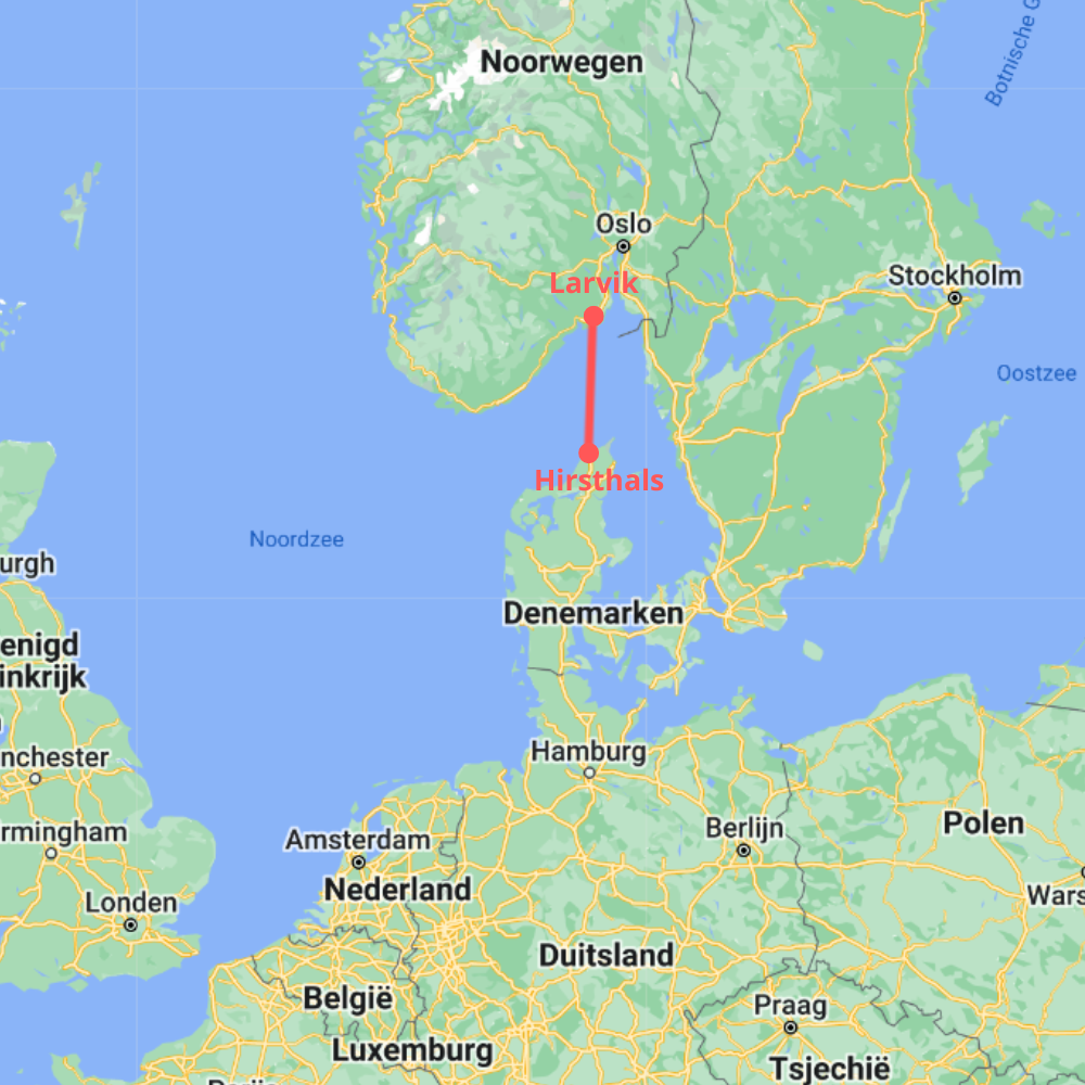 Landkaart met rode lijn van Hirsthals naar Larvik