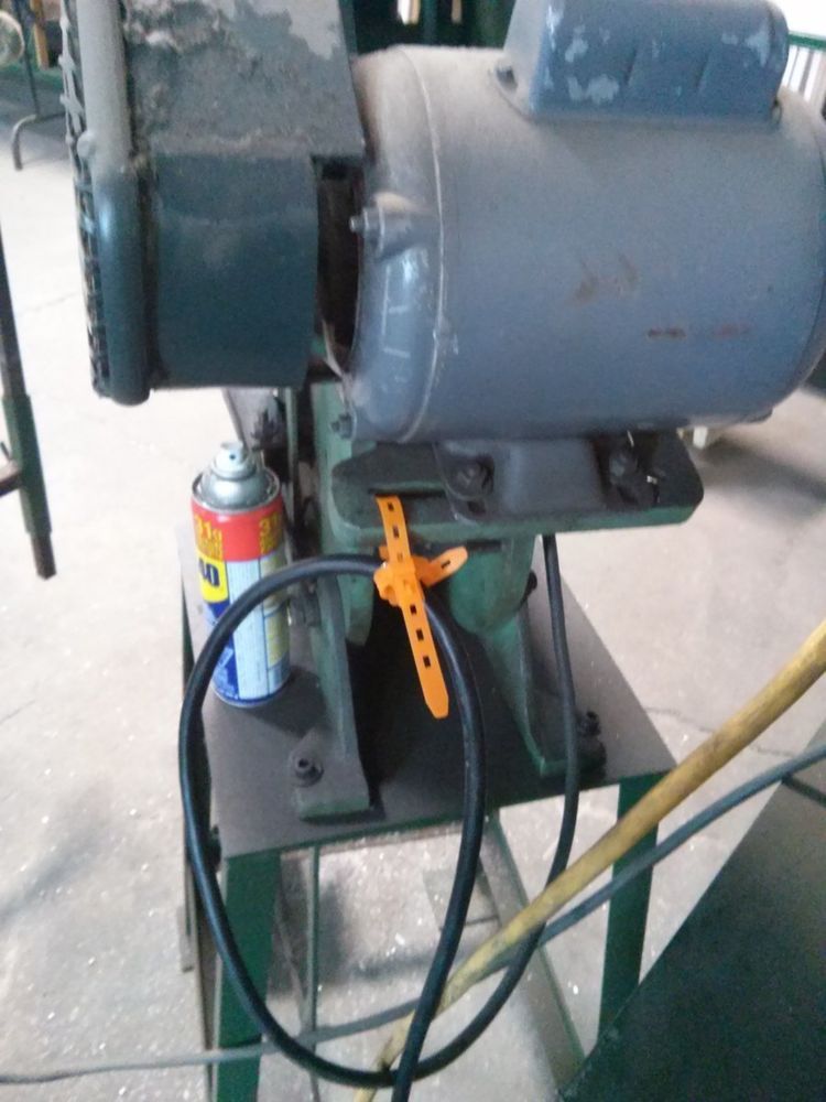 The Gripper Cord Connector