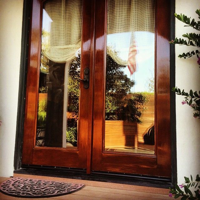 A wooden fence is sitting on top of a lush green field.