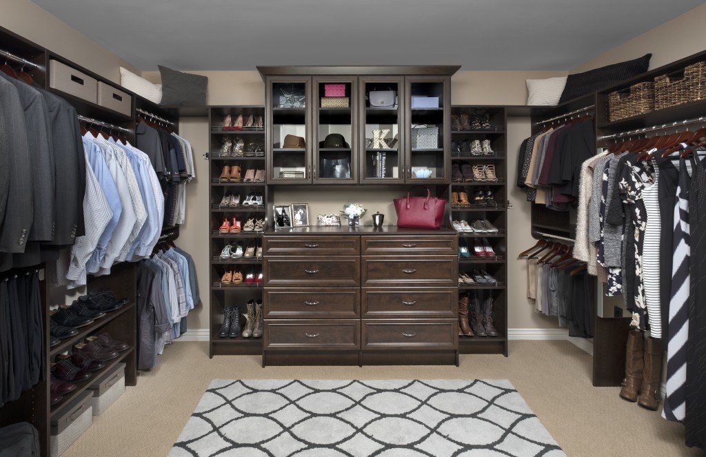 Custom walk in closet system