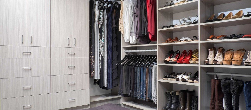 Adjustable shelves for growing wardrobes