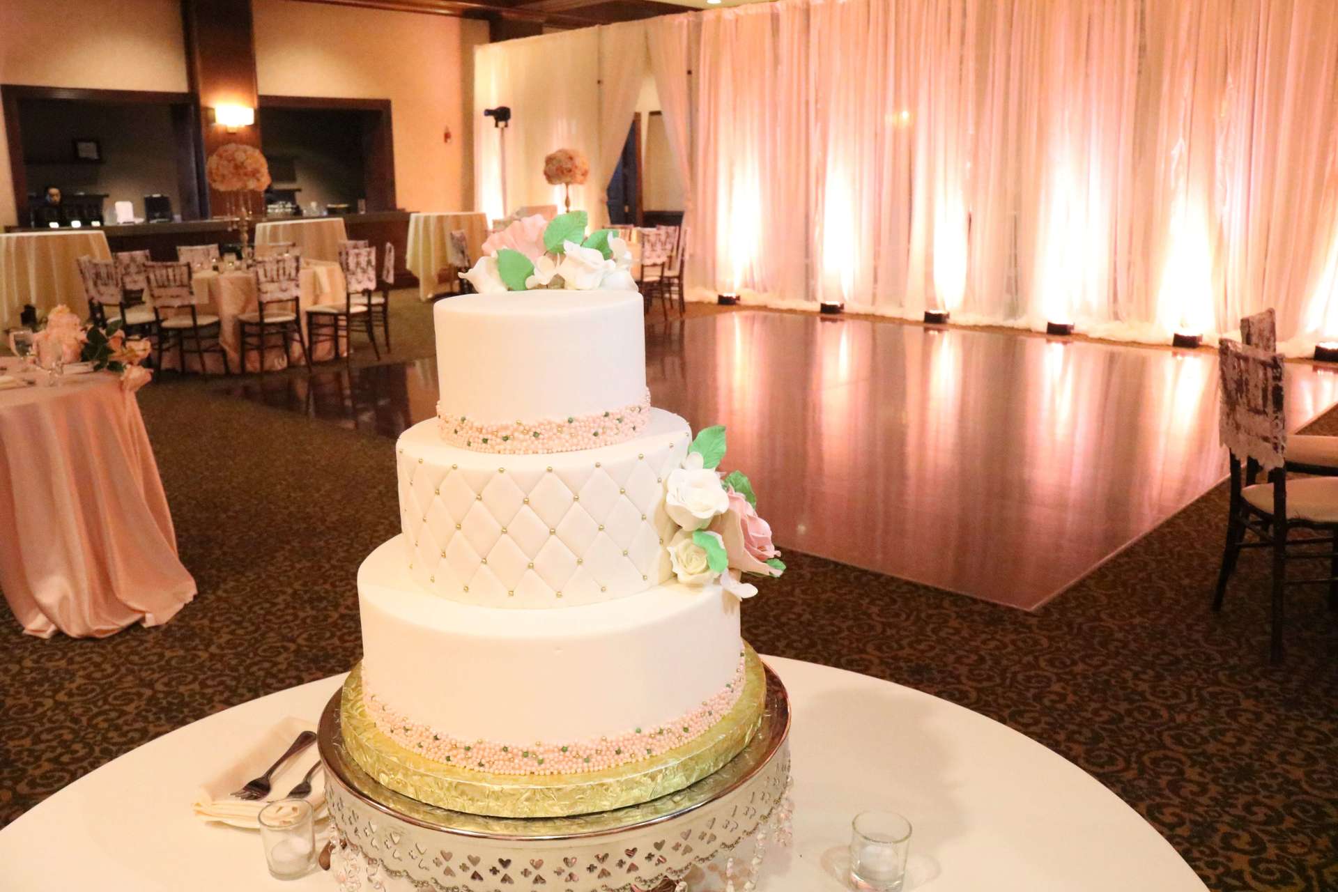 Arden Hills Resort Heritage Room Wedding Sacramento Blush Uplighting Cake Brighten Up Event Lighting