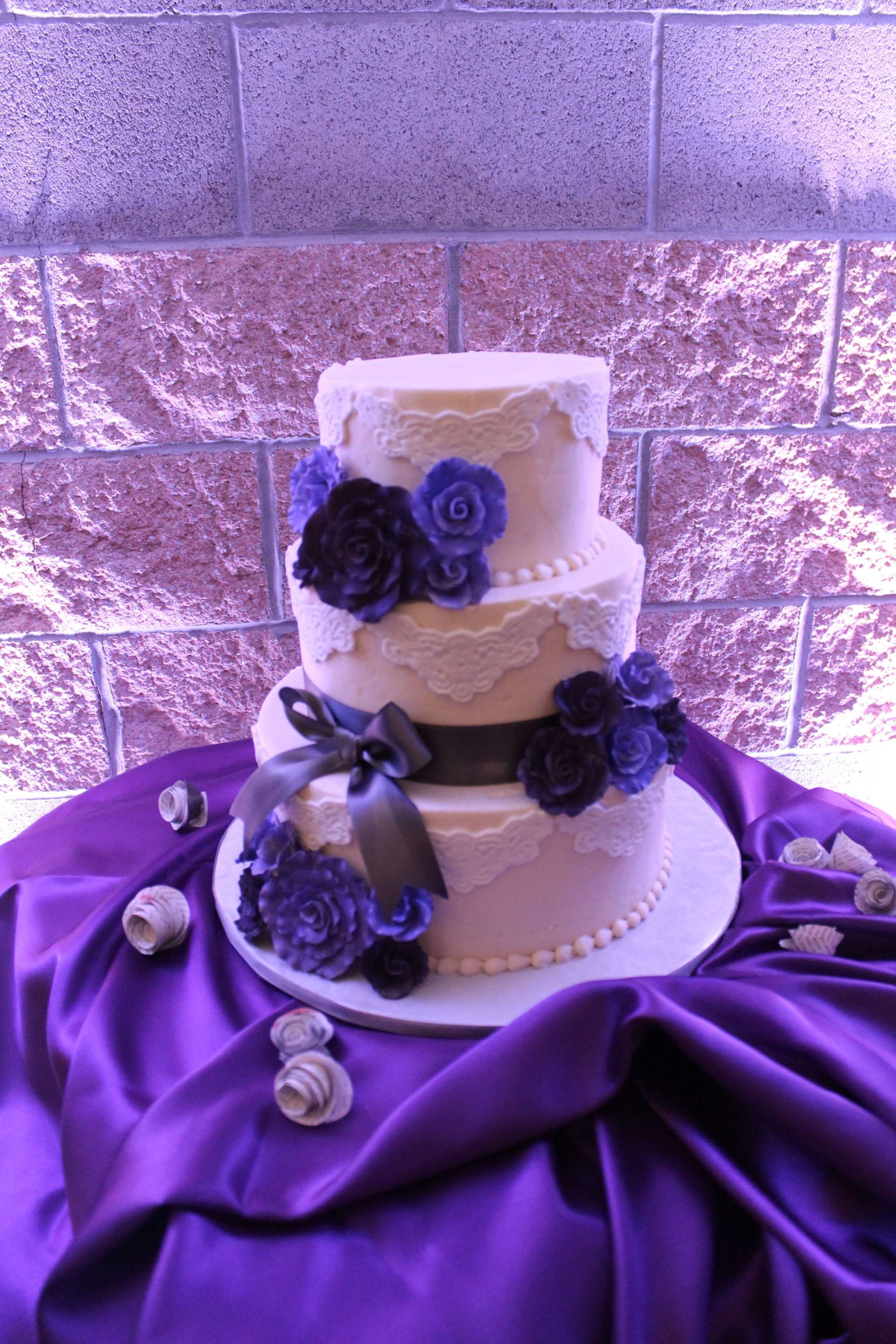 Laguna Town Hall Elk Grove Wedding Lilac Cake Brighten Up Event Lighting