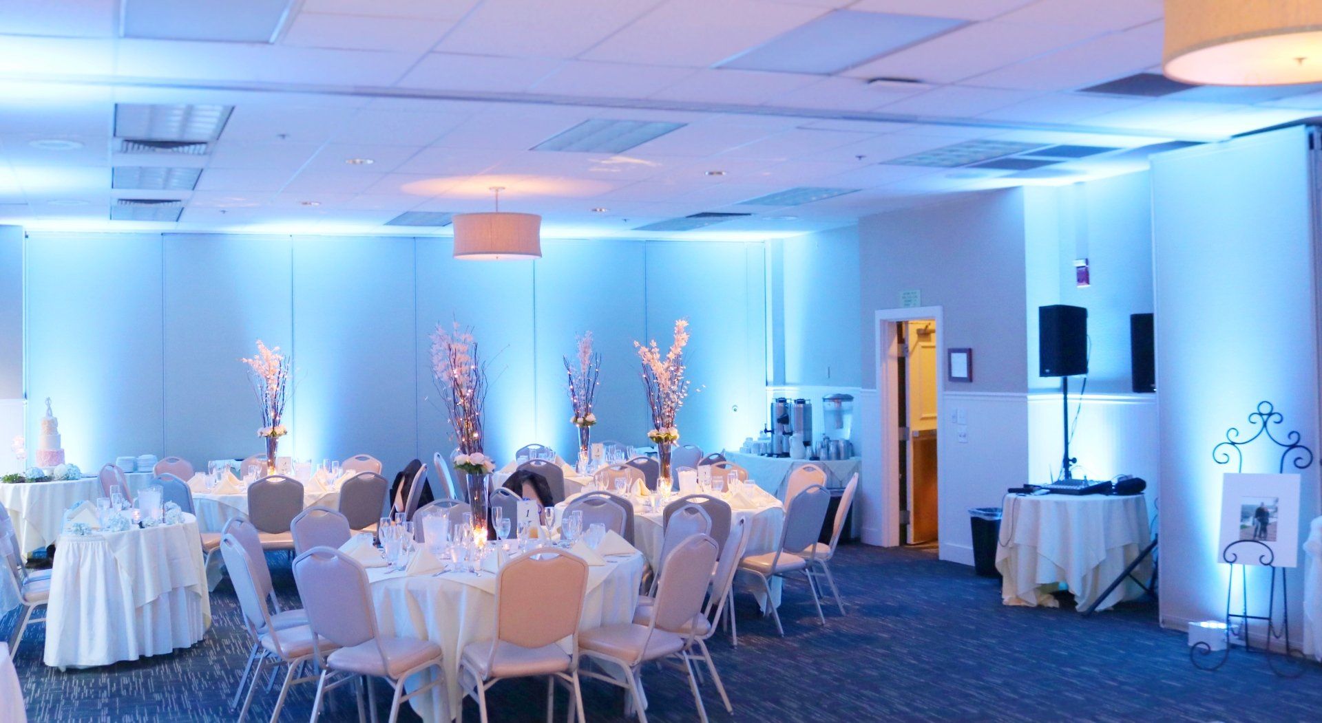 Lake Natoma Inn Folsom Wedding Photo Blue Uplighting