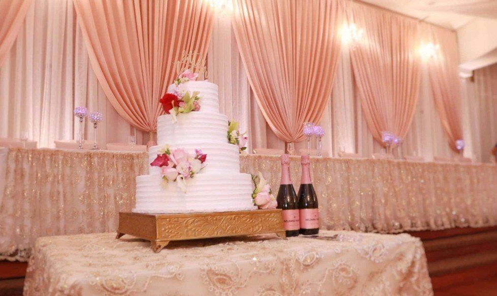 Happy Garden champagne wedding Up-lighting