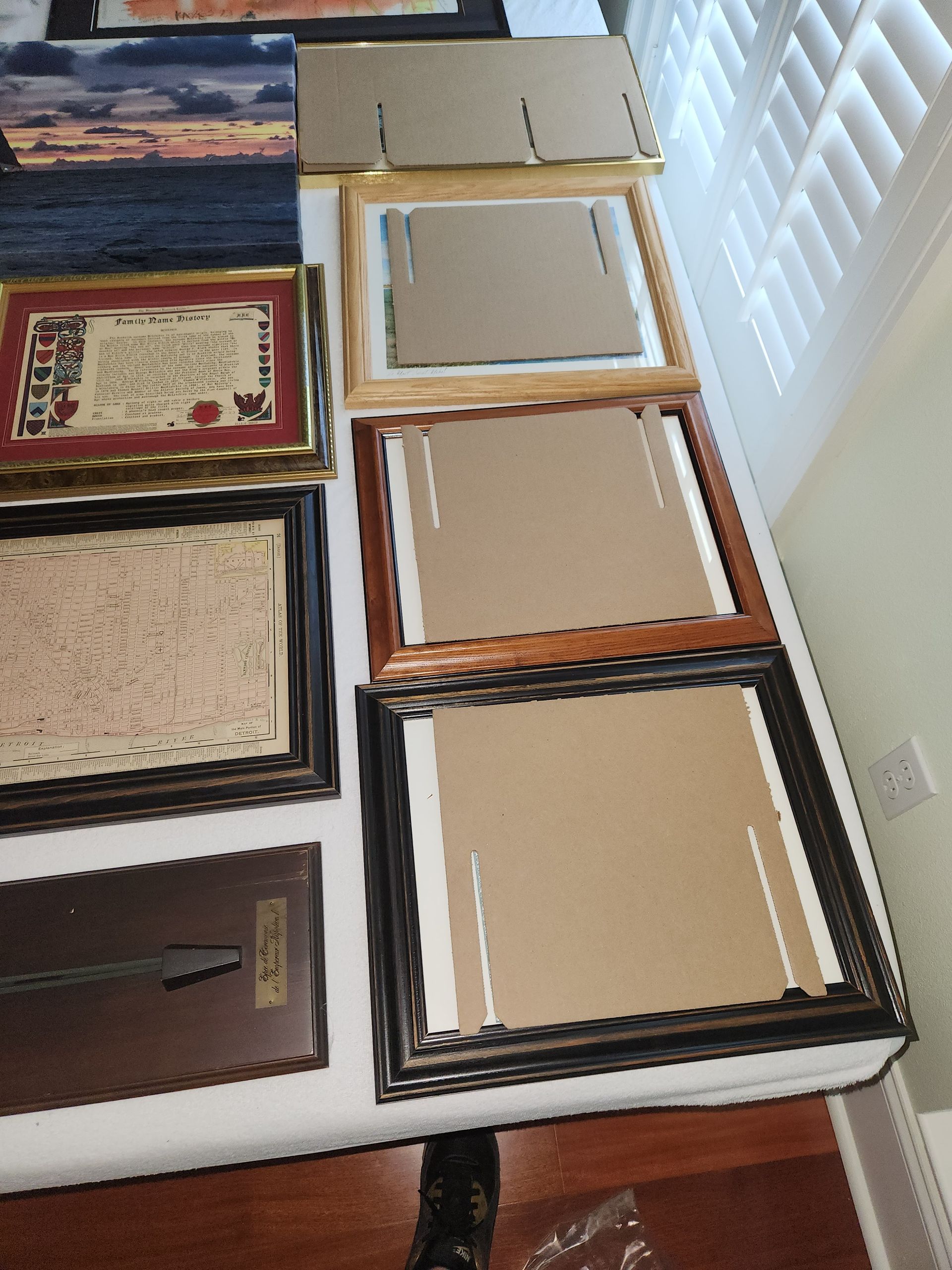 A bunch of picture frames are sitting on a table