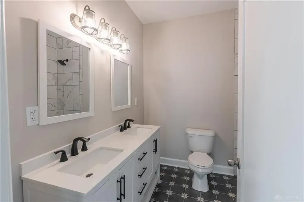 532 Hickory Bathroom After — Dayton, OH — Drymaxx Ohio