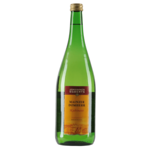 Witte wijn van Riesling druif uit Rheinhessen Duitsland, lichte wijn met fruitige zoetheid en frisse zuren, Duitse wijn.