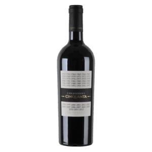 Italiaanse wijn van Primitivo en Negroamaro uit Puglia, Collezione Cinquanta met jaartallenetiket en volle rode wijn
