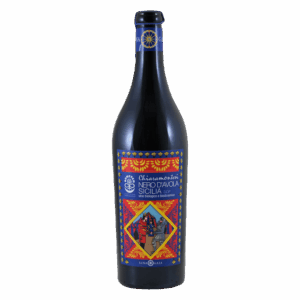 Rode wijn Nero d’Avola uit Sicilië Italië met kleurrijk folkloristisch etiket in blauw en rood, Italiaanse wijn