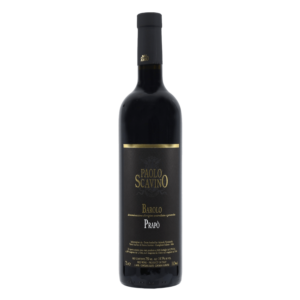 Italiaanse wijn van Nebbiolo uit Piemonte, Barolo Parussi van Paolo Scavino met zwart etiket en krachtige rode wijn