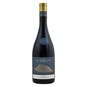 Rode wijn Lagrein uit Trentino Italië met blauw etiket en gouden heuvelillustratie, Italiaanse wijn