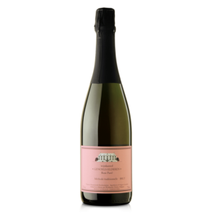 Mousserende rosé wijn van Pinot druif uit Duitsland, frisse wijn met rood fruit en elegante mousse, Duitse rosé wijn brut.
