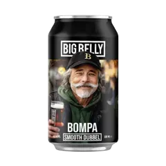 Zwarte bier blik van Big Belly met portret van oudere man, tekst “Bompa Smooth Dubbel” op etiket, bier in glas zichtbaa
