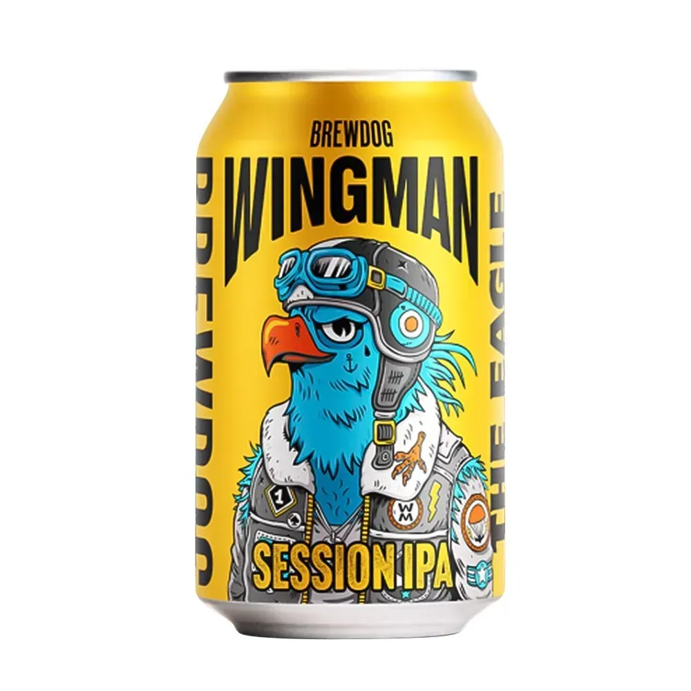 Geel bier blik van BrewDog met getekende blauwe adelaar in pilotenpak – Wingman is een Session IPA bier met karakter.