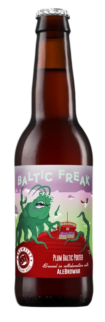 Fles Baltic Freak Plum Baltic Porter met illustratief etiket van een groen zeemonster en een rood schip, 33cl bier